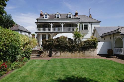 Alfriston House | Discover Wingrove House: 4-Star Stay with Hot Tub & Dining