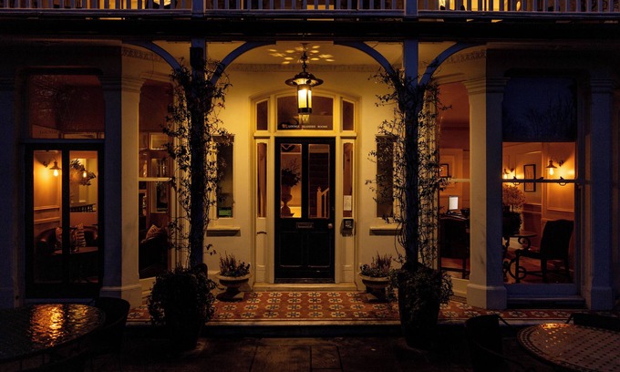 Alfriston Hotel | Elegant Wingrove House: A 4-Star Gem with Delicious Dining