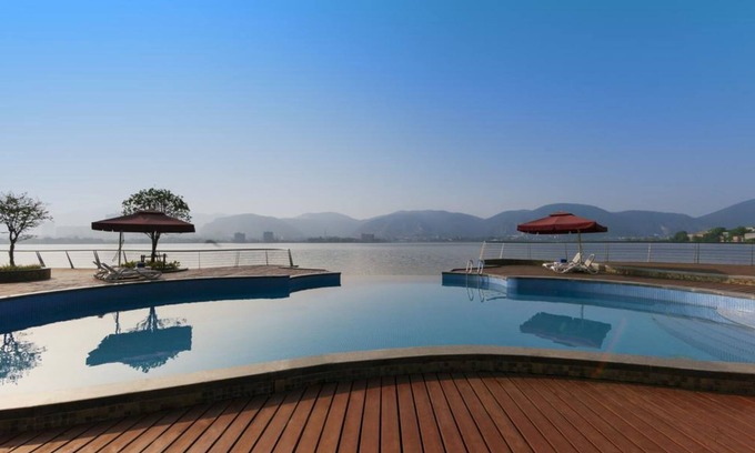 Xisaishan Qu Hotel | Discover Wingtech Hotel: 5-Star Haven with Pool and Dining