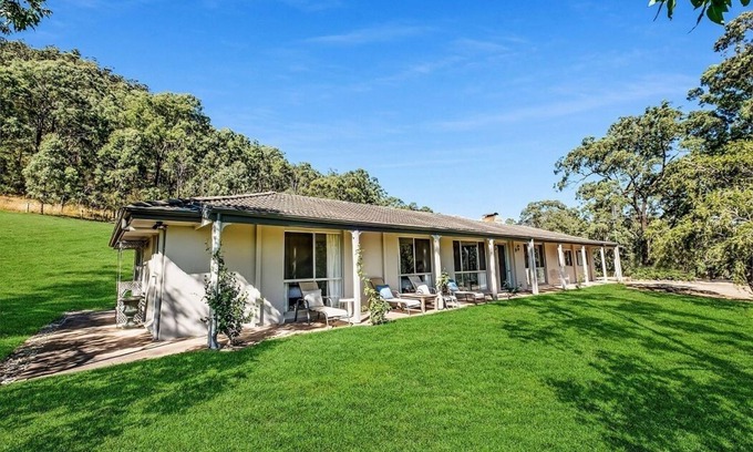 Broke House | Exceptional Rock View at Winmark Wines | Ocean Views & More