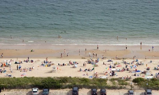 Misquamicut Hotel | Relax at Winnapaug Inn: Pool, Spa, and Family-Friendly Fun