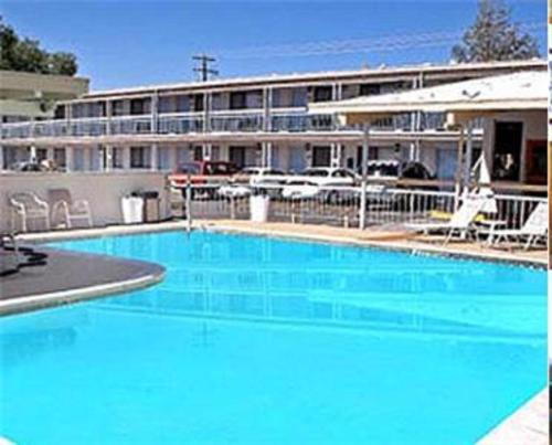 Winnemucca Hotel | Pet-Friendly Oasis at Winnemucca Holiday Motel