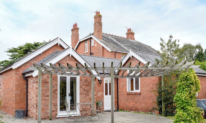 Malvern Cottage | Self Catering Award Winner with Pet-Friendly Amenities