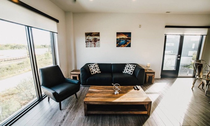 Winnipeg Apartment | Your Ideal Corporate Stay at LXTX | Stylish 2BR Escape