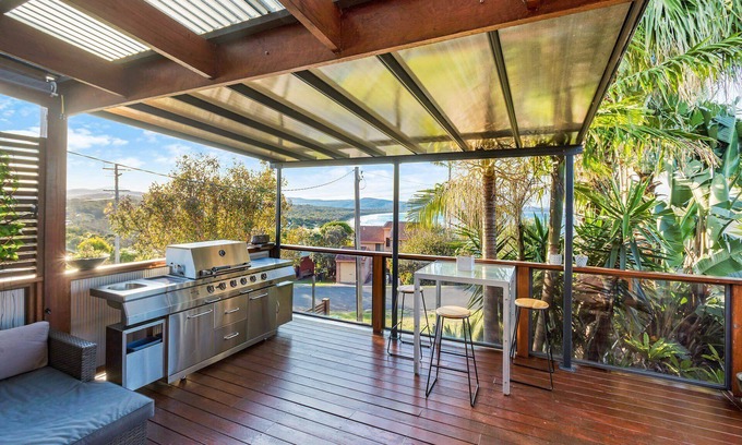 Pambula Beach Cottage | Winnunga Beach House: Pet-Friendly Retreat with Ocean Views