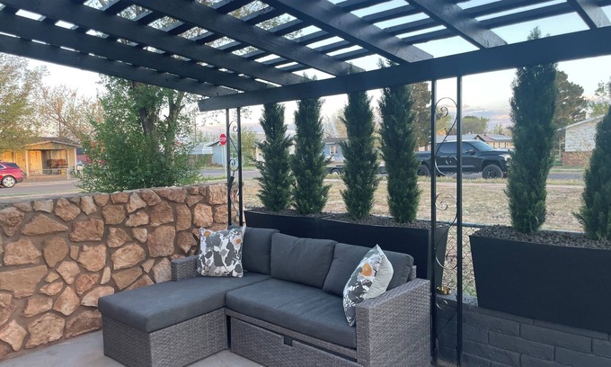 Winslow House | Winslow Stay: Pet-Friendly Retreat with Spa & Hot Tub