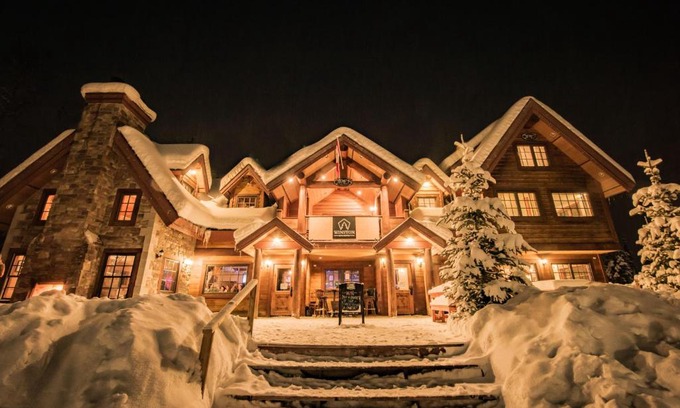 Golden Cabin | Winston Lodge: Family-Friendly Retreat with Dining Options