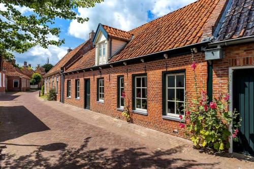 Winsum House | Cozy Winsum Cottage: Child-Friendly Retreat in Groningen