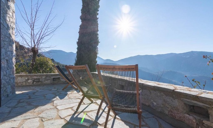 Arachova Villa | Discover Villas in Arachova, Greece - Child Friendly Getaway