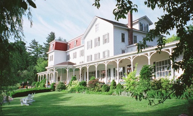 Round Top Resort | Experience the Winter Clove Family Inn's Oceanfront Bliss