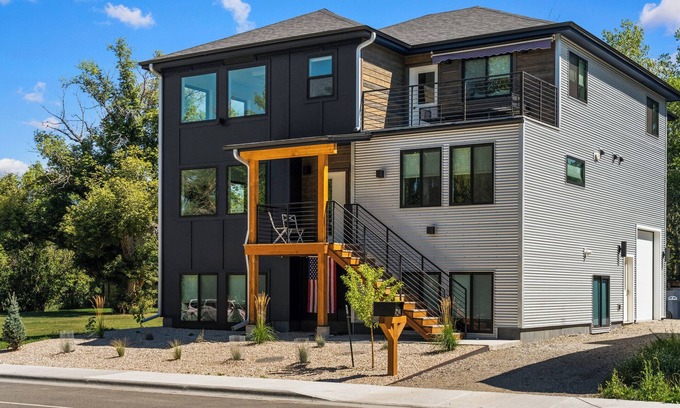 Bozeman House | Explore The Winter House on Rouse - Steps from Main Street