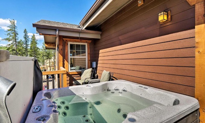 Fraser Apartment | Inviting Winter Park Condo with Hot Tub & Scenic Views