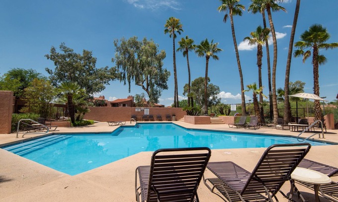 Tucson Condo | Relax at La Casita Bonita: Spa, Pool & Nature Retreat