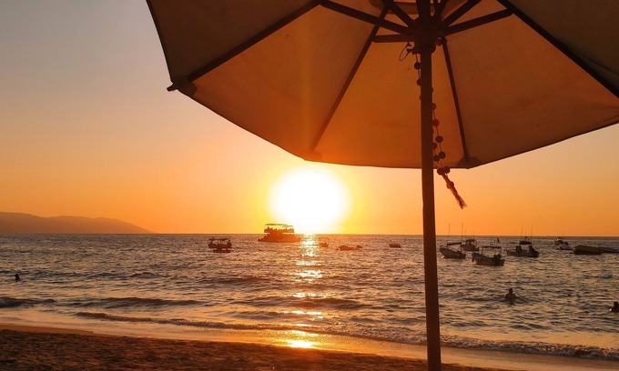 Fuengirola Apartment | Winter Escape: 10/10 Rated Hotel with Pool & Ocean Views