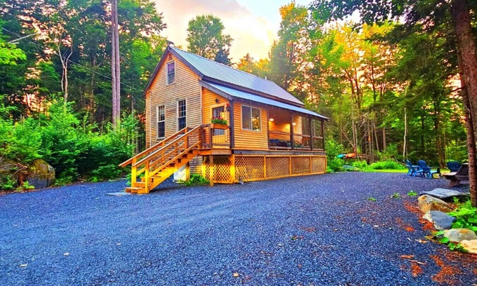 Greenville Cabin | Winter Wren: Lake Access, Snowmobiling & Family-Friendly Fun