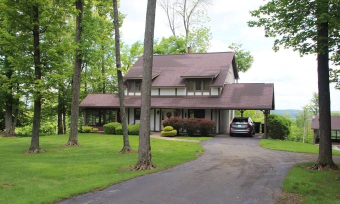 Clymer Condo | Winterberry Lodge: Premier Ski In/Out Condo with Pool Access