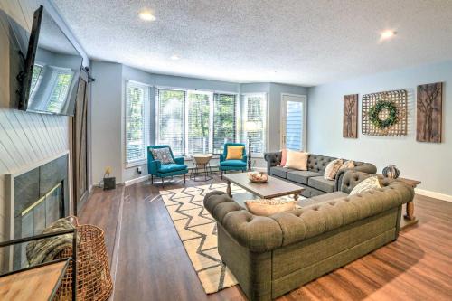 Roseland Apartment | Cozy Condo with Deck, Close to Wintergreen Resort