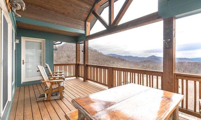 Banner Elk Condo | Wintergreens R1532: Breathtaking Mountain Condo with Pools