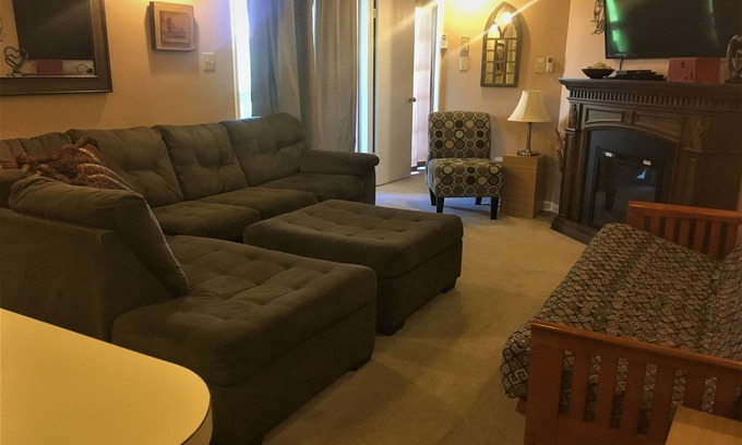 Ghent Apartment | Winterplace Condo D302: Family-Friendly Retreat with Kitchen