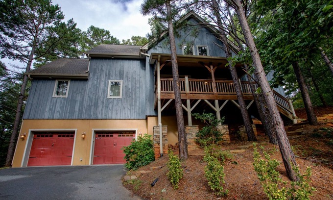 Fairview Cabin | Experience Winters Haven: Hot Tub & Mountain Retreat Awaits!