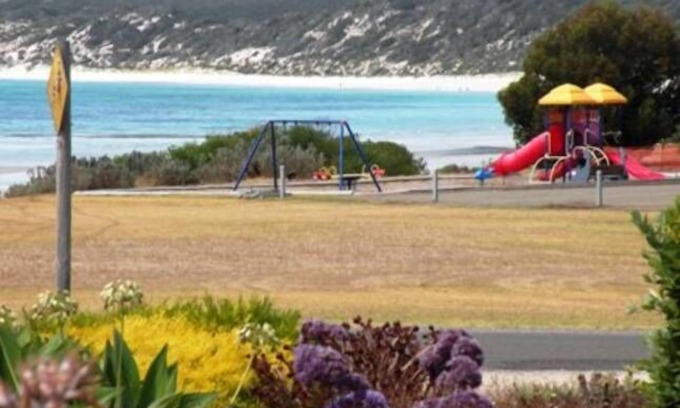 Emu Bay Cottage | Relax at Wintersun Holiday Cottages with Oceanfront Views