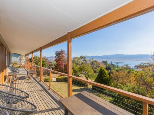 East Jindabyne House | Family-Friendly Winterwood: A 4-Star Retreat Awaits