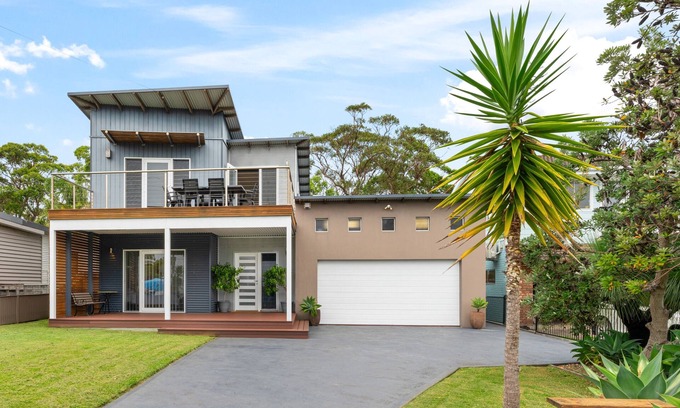 Currarong House | Guest Rated 10/10: Winwood at Currarong with Pool Access