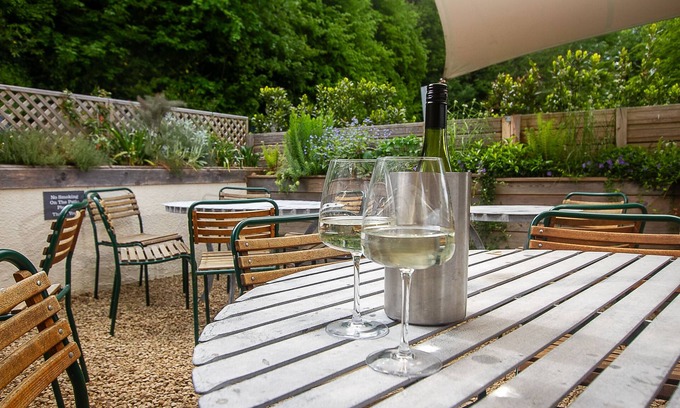 Chedington Hotel | Winyard's Gap Inn: Guest Rated 10/10 with Family-Friendly Amenities