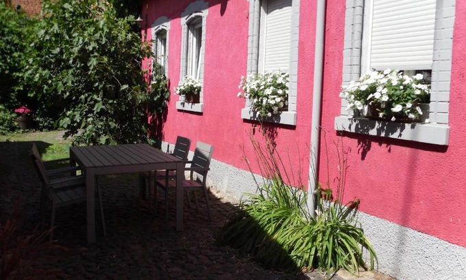 Neustadt-Geinsheim House | Pet Friendly Winzeranwesen - Weingut Christian Eberley