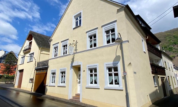 Erden House | Family-Friendly Winzerhaus im Oberdorf: Cozy Rooms Await