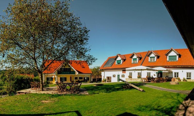 Großklein House | Pet-Friendly Winzerhof Strablegg: Exceptional Guest Rated 9/10