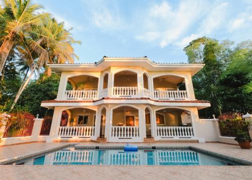 Big Creek Villa | Beachfront Paradise: Wiona Villa with Pool & Ocean Views
