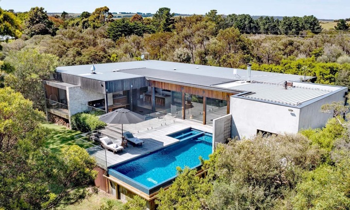Fingal House | Experience Wirilda: Modern Oasis with Oceanfront Bliss