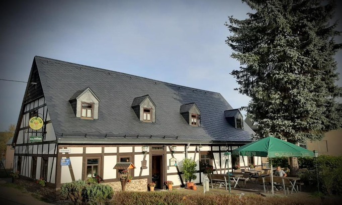 Bad Schlema House | Pet-Friendly Retreat at Wirtschaft & Pension Zum Huthaus