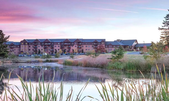 Lake Delton Resort | Unforgettable Wisconsin Dells Adventure at Glacier Canyon Resort