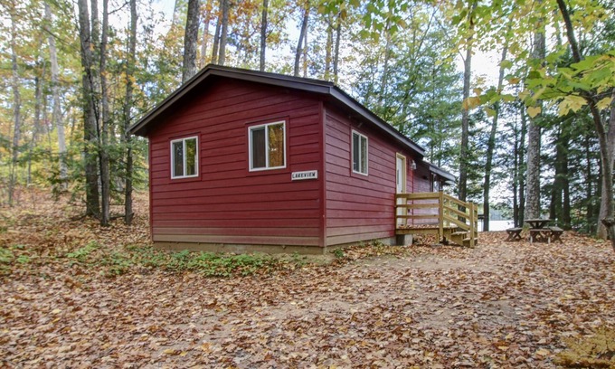 Lac du Flambeau Cabin | Cozy Wisconsin Northwoods Cabin with Private Dock & Hot Tub