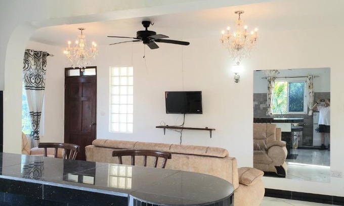 Mtwapa Apartment | Budget-Friendly Wise Hotel with Pool & Family Amenities