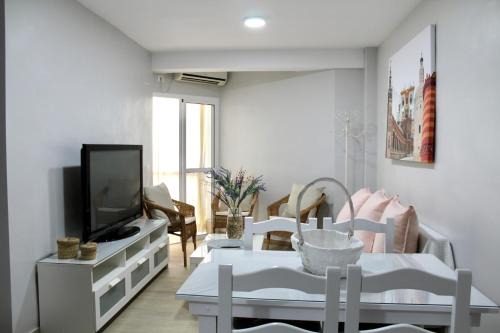 Doctor Barraquer-Grupo Renfe-Policlinico Apartment | Discover Family-Friendly Bliss at Wish Suite Basilica