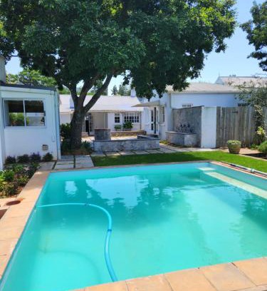 Grahamstown Apartment | Relax at Wishford Cottage on Worcester with Ocean Views