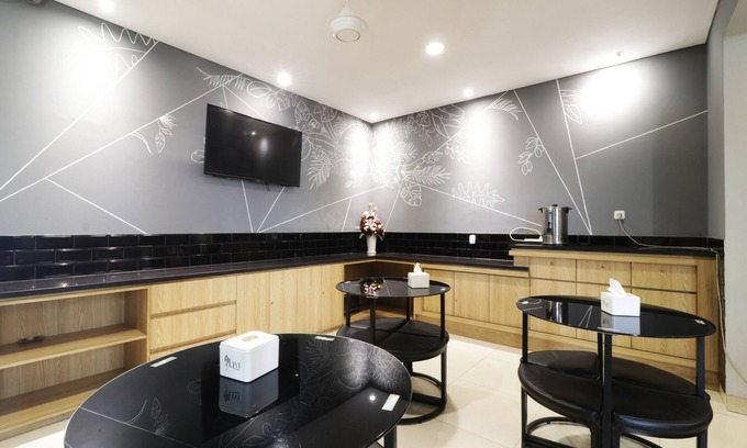 Kebon Kacang Hotel | Discover Wisma 9 Jakarta: Family-Friendly Dining Awaits