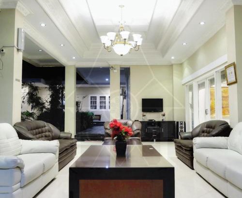 Cipanas Villa | Wisma Halim Villas & Conference: Family-Friendly Retreat