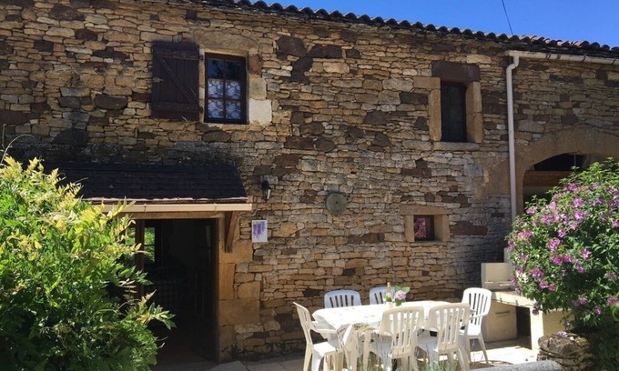 Frayssinet-le-Gelat Cottage | Discover Wisteria 4* - Perfect Family Cottage with Pool