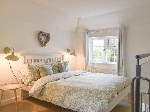 New Forest District House | Child-Friendly Retreat at Wisteria Cottage - Rated 8/10