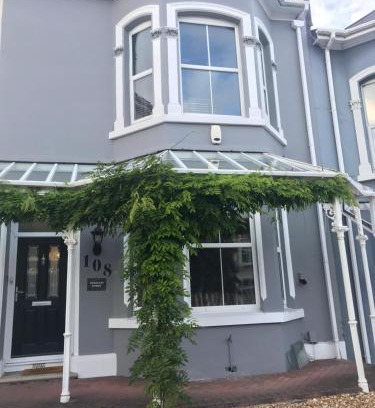 Stoke House | Discover Wisteria House: Guest Rated 9.4/10 Experience