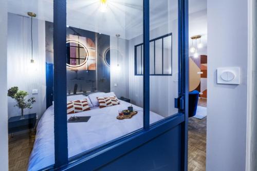 Ecully Bed & Breakfast | Elegant Wisteria Villa: Child-Friendly & Guest Rated 9.4