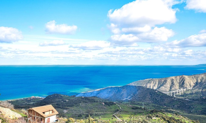 Tusa Apartment | Cozy Apartment in Tusa with Breathtaking Sea Views