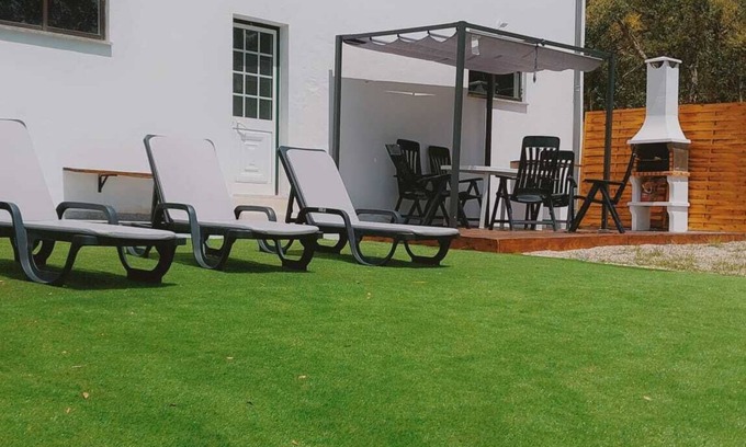 Porto de Mos House | Relaxing Stay with Ocean View & Pet-Friendly Amenities
