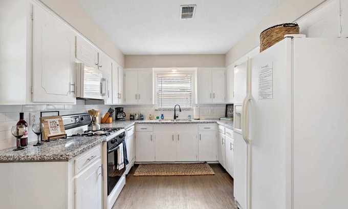 Deer Park House | Family-Friendly Retreat with Arcade & Covered Patio for 9