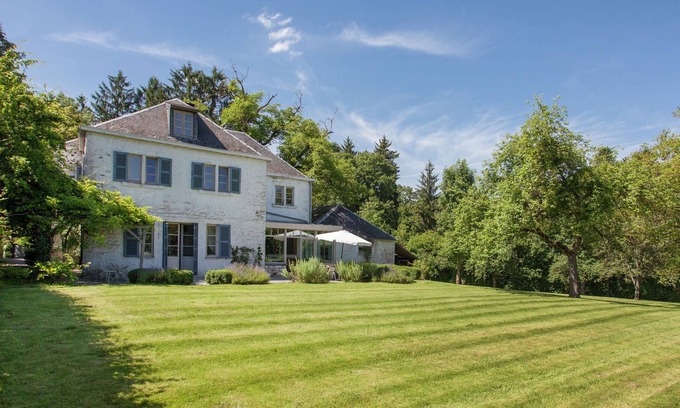 Resteigne House | With billiards, table tennis and collection of modern art in a rural setting
