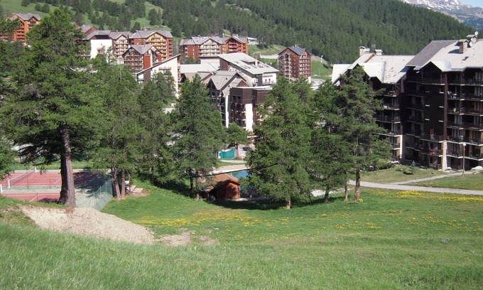 Risoul Apartment | Tranquil FRONTde NEIGE-SUD: 9.8 Rated with Pool & Spa